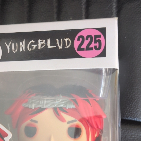 YUNGBLUD Funko Pop Figure with Red Hair 225 EX - Picture 2 of 9